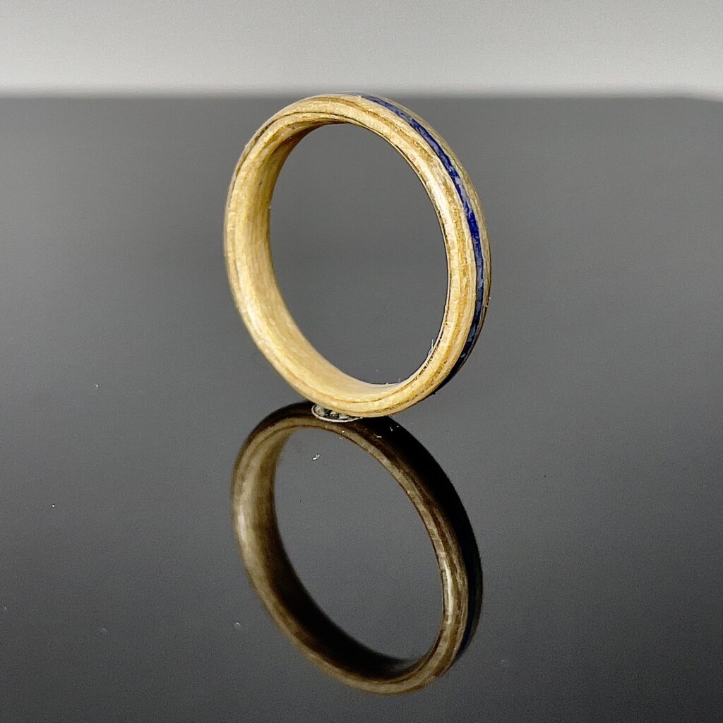 Esdoorn & Blauwe Opaal Ring