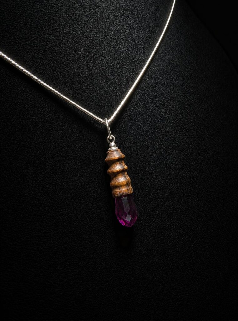 Kettinghanger Ovangkol met Ruby Swarovski
